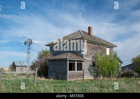 Prairie abandonnée ferme près de Carseland (Alberta), Canada. Banque D'Images