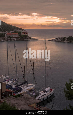 Le mouillage d'Zaklopatika, sur l'île de Lastovo, Dubrovnik-Neretva, Croatie Banque D'Images