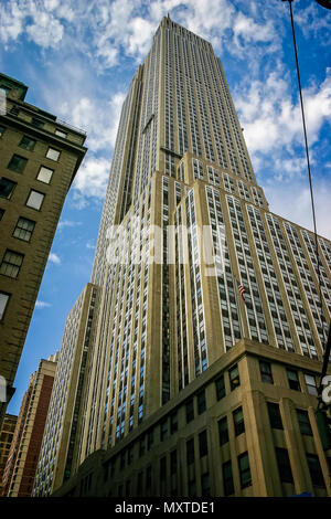 Empire State Building à partir de la rue prises à New York City, New York, USA le 21 octobre 2008 Banque D'Images