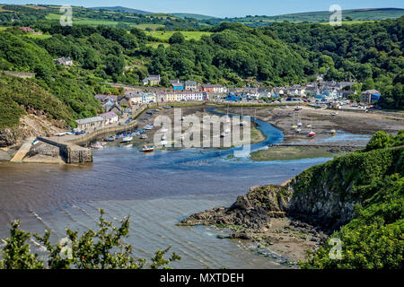 Fishguard Harbour et de l'estuaire talen à Fishguard, Pemrokeshire, Royaume-Uni le 15 juillet 2015 Banque D'Images