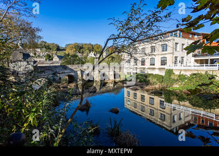 Bradford on Avon town bridge et de réflexion pris à Bradford on Avon, Wiltshire, Royaume-Uni le 8 novembre 2017 Banque D'Images
