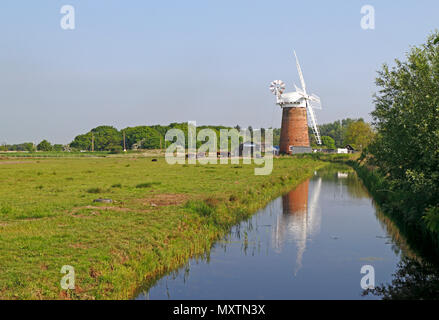 Une vue de Horsey Mill de drainage sur les Norfolk Broads à Horsey, Norfolk, Angleterre, Royaume-Uni, Europe. Banque D'Images