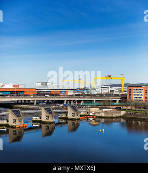 Vue sur la haute ville riverside Banque D'Images