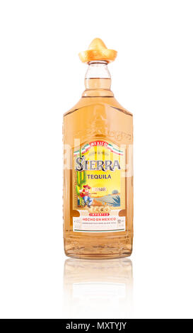 Chisinau, Moldova - June 04, 2018 : bouteille de tequila sierra mexicaine de l'or. Banque D'Images