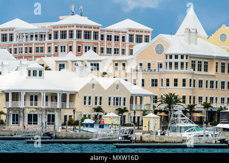 Bâtiments le long du waerfront de Hamilton, Bermudes. Banque D'Images