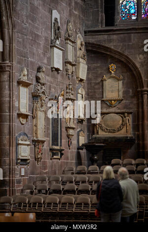 Monument Roman gothique l'intérieur de la cathédrale de Chester, Cheshire, Angleterre, attraction touristique classé dans le centre-ville, Banque D'Images