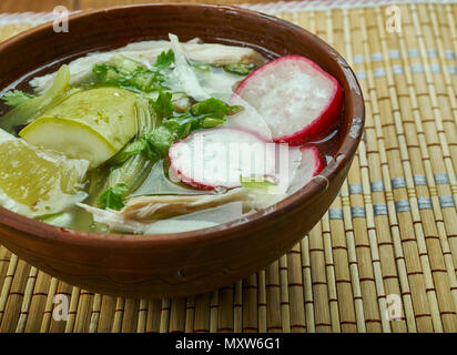 Pozole mexicain Verde de Pollo - vert Poulet pozole Banque D'Images