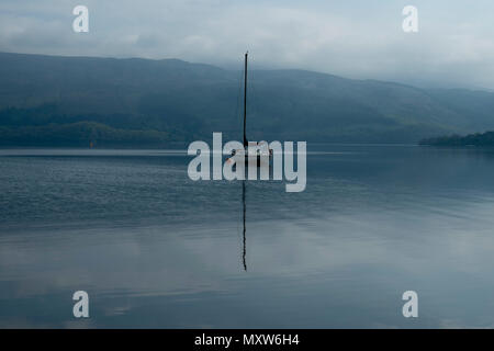 Voile sur le magnifique Loch Lomond, Ecosse, Grande-Bretagne Banque D'Images