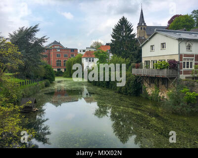 Lac et vieille usine de Kettwig, un quartier de la ville allemande d'Essen Banque D'Images