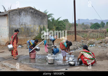 L'Inde, l'Orissa, Puri, pompe à eau Banque D'Images