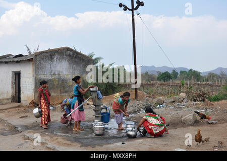 L'Inde, l'Orissa, Puri, pompe à eau Banque D'Images