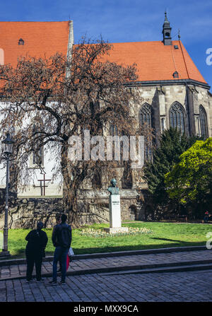 Buste de Anton Bernolak en face de la cathédrale Saint Martin à Bratislava, Slovaquie Banque D'Images