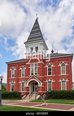 Hargis historique Hall, construit en 1887 sur le campus du collège de l'Université Auburn Auburn dans l'Alabama, USA. Banque D'Images