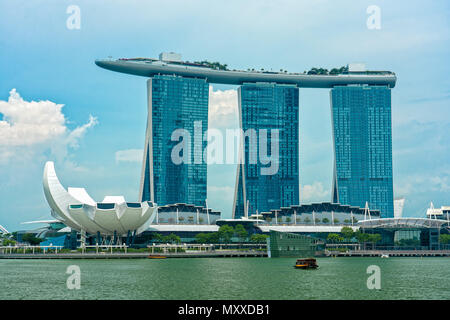 Singapour - 21 mai 2018 : Marina Bay Sands avec Marina Bay en face Banque D'Images