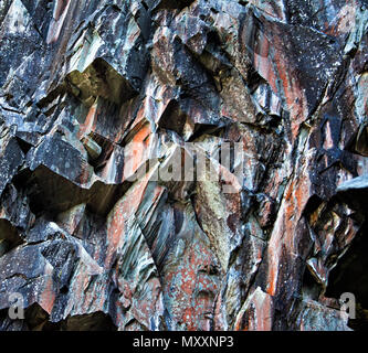 Extrait de l'ardoise et la cathédrale de roche à la caverne, Lake District, Angleterre Banque D'Images