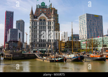 Le centre-ville de Rotterdam, Oude Haven, port historique, les navires historiques, Witte Huis, immeubles de bureaux modernes, des gratte-ciel, Pays-Bas, Banque D'Images