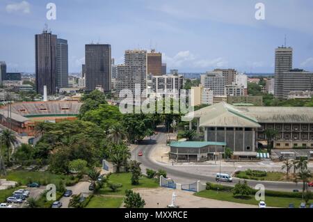 ABIDJAN, Côte d'Ivoire, Afrique. Avril 2013. L'avis de quartier du Plateau, à Abidjan, avec le 'le Felicia' Stadium. Banque D'Images