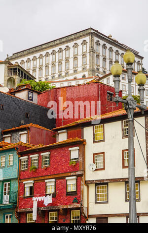 Street View de maisons colorées de Porto, au Portugal. Banque D'Images