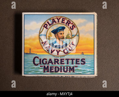 Pack shot of vintage Marine Joueurs Cut paquet de cigarettes. Banque D'Images