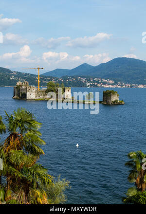 Cannobbio, Italie, Juin 10, 2016 - Châteaux abandonnés sur sur le lac, Cannero Riviera, Italie, Lac Majeur Banque D'Images