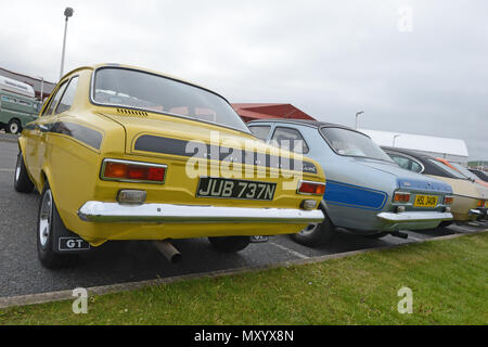 Un couple de Ford Escort RS 2000 mk1 à partir des années 1970 au salon de voitures 2018 Shetland Banque D'Images