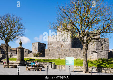 Rushen château médiéval dans la vieille ville historique. Place du marché, à Castletown, Ile de Man, Iles britanniques Banque D'Images