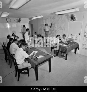 Service d'urgence de l'Etat siège, Fortitude Valley, c 1976. L'État de Queensland, Service d'urgence a été fondée en 1975. Il a évolué à partir de l'Organisation de la Défense civile du Queensland qui a été créé en 1961 pour faire face aux urgences en cas de guerre nucléaire. L'Organisation de la défense civile a été activé en novembre 1973, à la suite de la tornade de Brisbane et au cours de l'inondation de 1974. L'État de Queensland, Service d'urgence a été créé parce qu'il y avait un besoin pour un service qui était capable de faire face à des catastrophes naturelles.. Lorsque formé en 1976, le siège de l'Etat était à l'ex Forti Banque D'Images