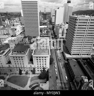 Ann Street, Brisbane, c 1976. Montrant Anzac Square, les bureaux du gouvernement de l'État et la gare centrale. Banque D'Images