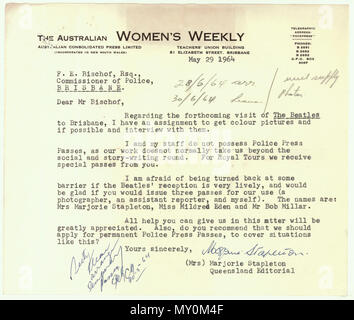 Lettre de Marjorie Stapleton de l'Australian Women's Weekly. La Police du Queensland ont été chargés de délivrer un laissez-passer pour des événements majeurs. Les Beatles étaient le plus grand autour de l'histoire en 1964 et nombreux médias voulaient couvrir l'événement. De nombreux magazines et les petits journaux régionaux envoyé les journalistes et les photographes à Brisbane pour couvrir les concerts des 29 et 30 juin. Banque D'Images
