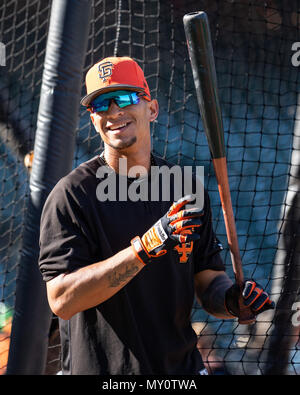 San Francisco, Californie, USA. 04 Juin, 2018. Giants de San Francisco center fielder Gorkys Hernandez (7) l'échauffement lors de la pratique au bâton, avant un match entre la MLB Diamondbacks de l'Arizona et les Giants de San Francisco à AT&T Park à San Francisco, Californie. Valerie Shoaps/CSM/Alamy Live News Banque D'Images