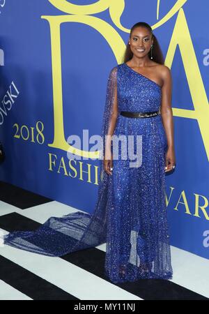 Brooklyn, NY, USA. 4 juin, 2018. Issa Rae aux arrivées pour 2018 CFDA Fashion Awards, Brooklyn Museum, Brooklyn, NY, le 4 juin 2018. Credit : Andres Otero/Everett Collection/Alamy Live News Banque D'Images