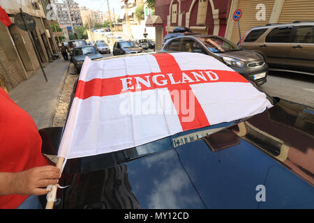 Beyrouth, Liban. 5 juin 2018. Les vendeurs de rue à Beyrouth la vente de drapeaux représentant les pays qui participeront à la prochaine Coupe du Monde de football FIFA en Russie, même si le Liban n'est pas représenté il y a de plus en plus le sens de l'excitation avant le début du tournoi international en Russie qui commence le 14 juin Crédit : amer ghazzal/Alamy Live News Banque D'Images