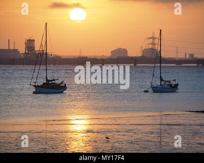 Queenborough, Kent, UK. 5 juin, 2018. Météo France : le coucher du soleil à Queenborough, Kent. Credit : James Bell/Alamy Live News Banque D'Images