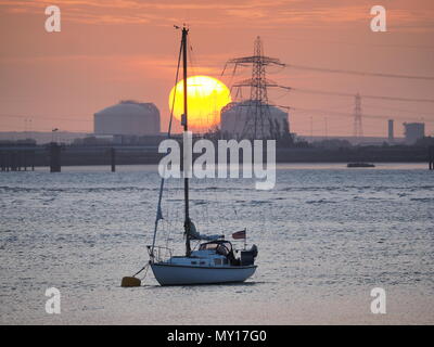 Queenborough, Kent, UK. 5 juin, 2018. Météo France : le coucher du soleil à Queenborough, Kent. Credit : James Bell/Alamy Live News Banque D'Images