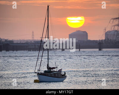 Queenborough, Kent, UK. 5 juin, 2018. Météo France : le coucher du soleil à Queenborough, Kent. Credit : James Bell/Alamy Live News Banque D'Images