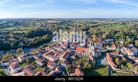 France, Vendée, Vouvant, étiqueté Les Plus Beaux Villages de France (Les Plus Beaux Villages de France), le village, l'église Notre Dame de l'Assompti Banque D'Images