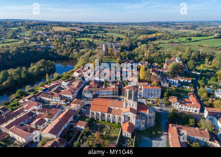 France, Vendée, Vouvant, étiqueté Les Plus Beaux Villages de France (Les Plus Beaux Villages de France), le village, l'église Notre Dame de l'Assompti Banque D'Images