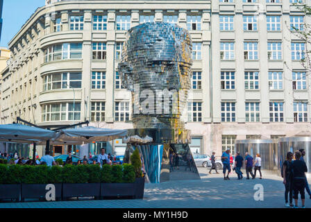 Kafky Socha Franze, Franz Kafka memorial, de David Cerny, Nove mesto, Prague, République Tchèque Banque D'Images