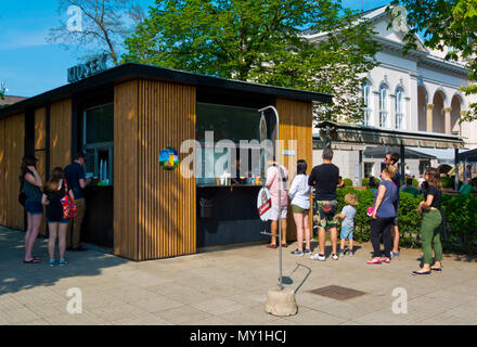 Vendre la bière kiosque, Letenske sady, parc Letna, Prague, République Tchèque Banque D'Images