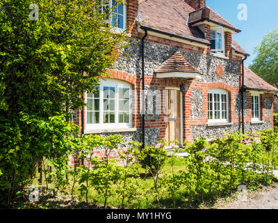 Briques et silex typique d'un chalet dans le Wiltshire. Banque D'Images