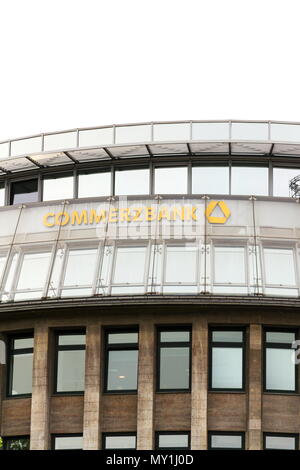 BERLIN, ALLEMAGNE - 15 MAI 2018 : Commerzbank AG services bancaires et financiers de la direction générale de la société logo sur le 15 mai 2018 à Berlin, Allemagne. Banque D'Images