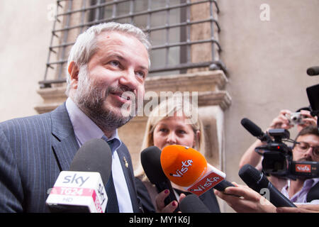 Rome, Italie. Le 05 juin, 2018. Claudio Borghi certains ministres qui sont membres du gouvernement italien arriver au Palazzo del Senato pour recevoir le crédit de confiance : Matteo Nardone/Pacific Press/Alamy Live News Banque D'Images