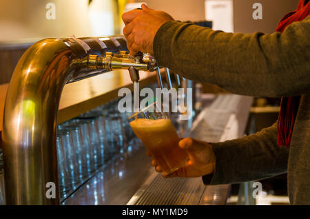 La bière de la brasserie artisanale de robinet, bière artisanale, part de ma Banque D'Images