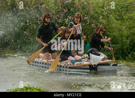 Jeux de plaine a lieu à Thorney, Somerset avec course de radeau à partir du jour 30/07/17 Banque D'Images