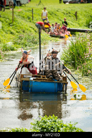 Jeux de plaine a lieu à Thorney, Somerset avec course de radeau à partir du jour 30/07/17 Banque D'Images