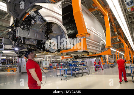 24.10.2016, Pologne, Wielkopolska, Wrzesnia - Construction du nouveau Crafter, ligne de montage dans la nouvelle usine de Volkswagen Véhicules Utilitaires. Avec Banque D'Images