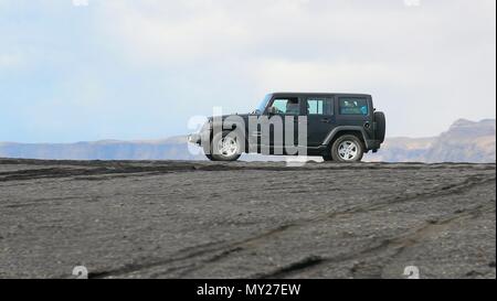 Jeep Wrangler sur terrain islandais Banque D'Images