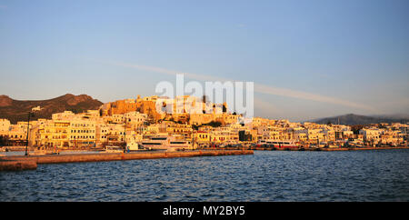 NAXOS, GRÈCE - 12 mars : Panorama de la vieille ville de Naxos, Cyclades, Grèce le 12 mars 2018. Banque D'Images