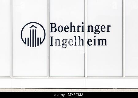 Lyon, France - 26 mai 2018 : Boehringer Ingelheim logo sur un bâtiment. Boehringer Ingelheim est l'une des 20 compagnies pharmaceutiques les plus importantes Banque D'Images