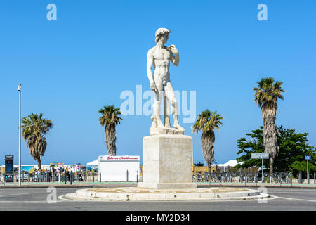 Réplique de la statue de David de Michel-Ange à Marseille, France. Banque D'Images